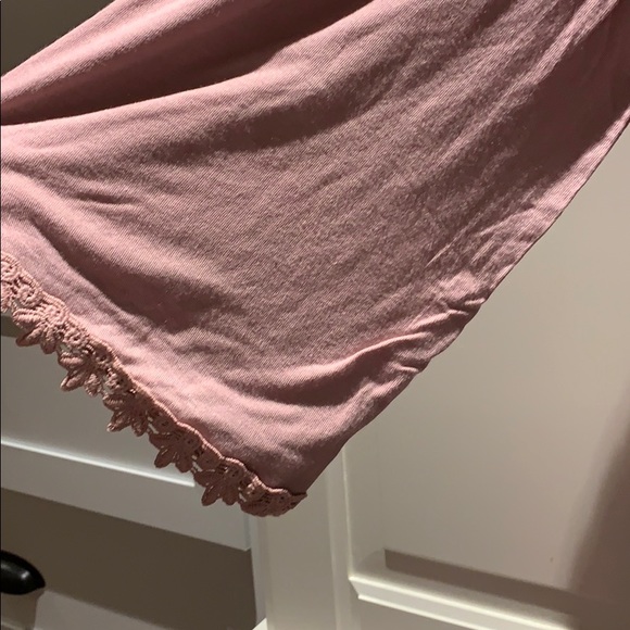 Over-the- shoulder top - Picture 3 of 3